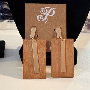 Plunder new wooden look earrings.